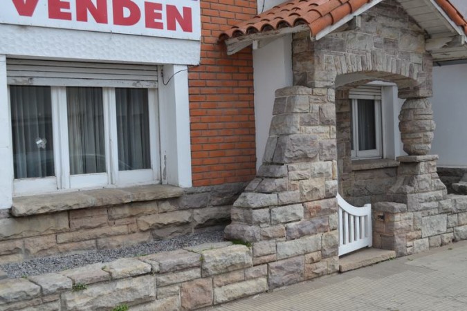 VENTA CASA TIPO CHALET...BALCARCE