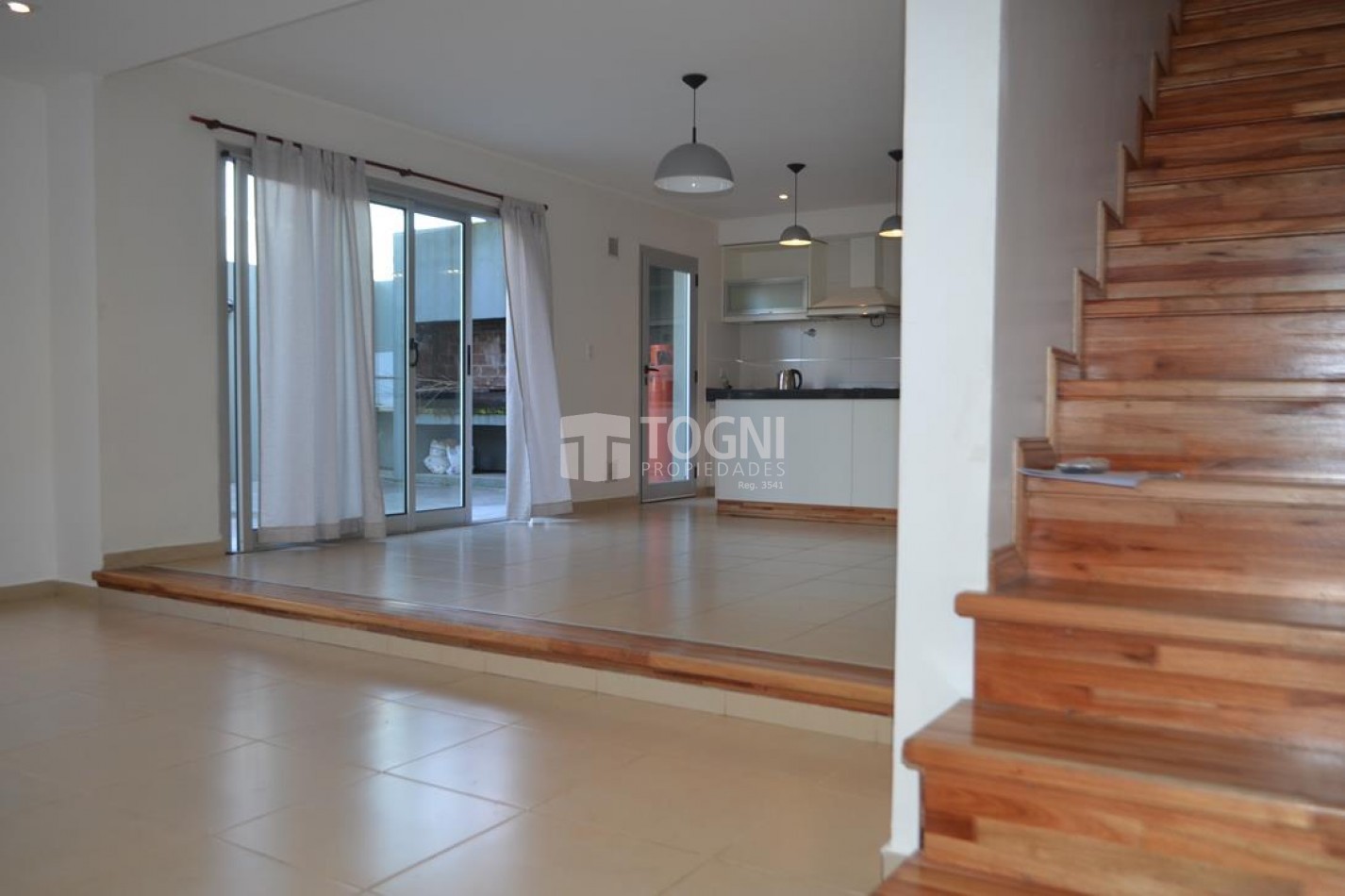 VENTA DUPLEX EXCELENTE ESTADO...BALCARCE