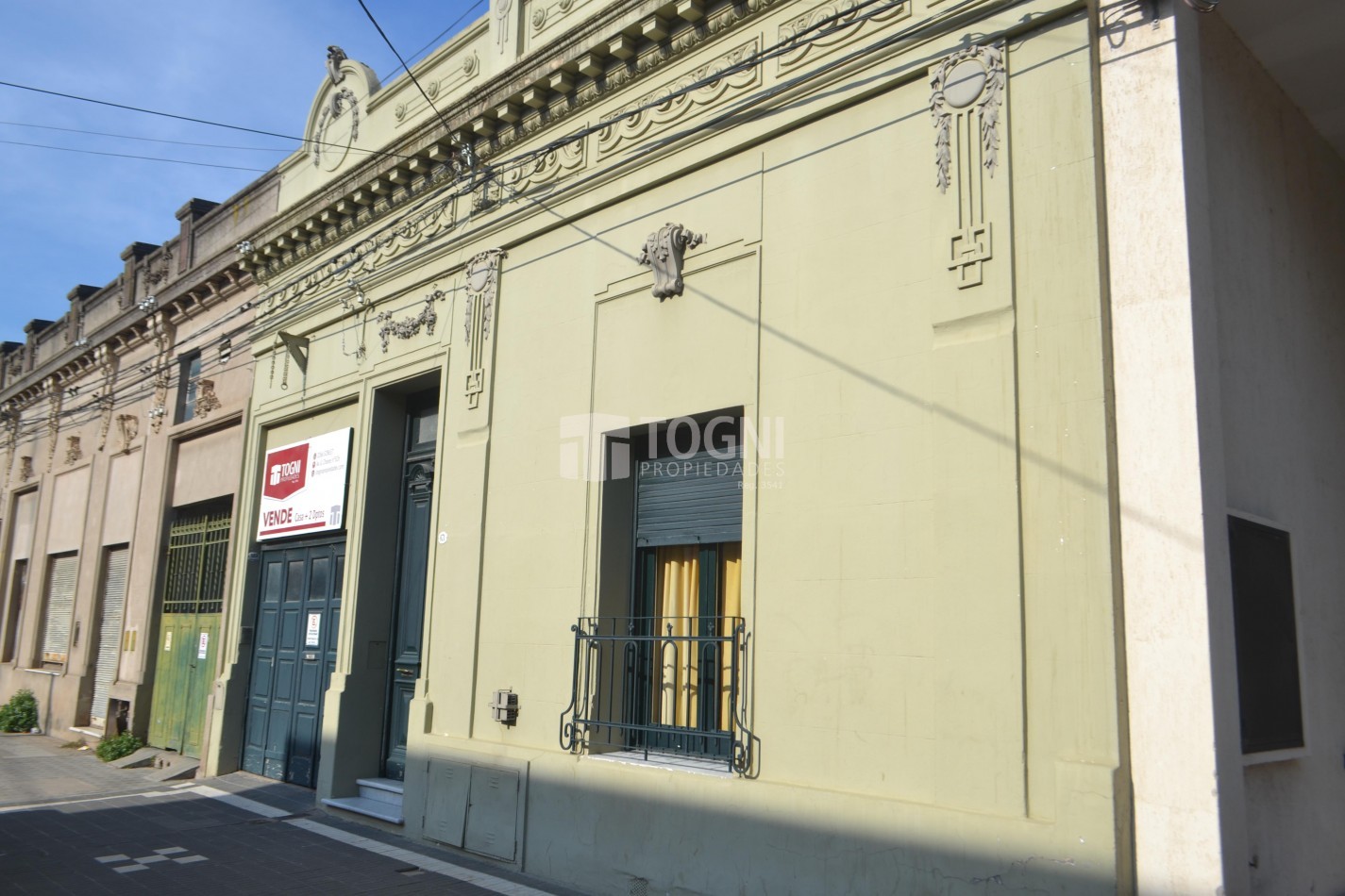 VENTA CASONA PLENO CENTRO + DOS CASAS...BALCARCE