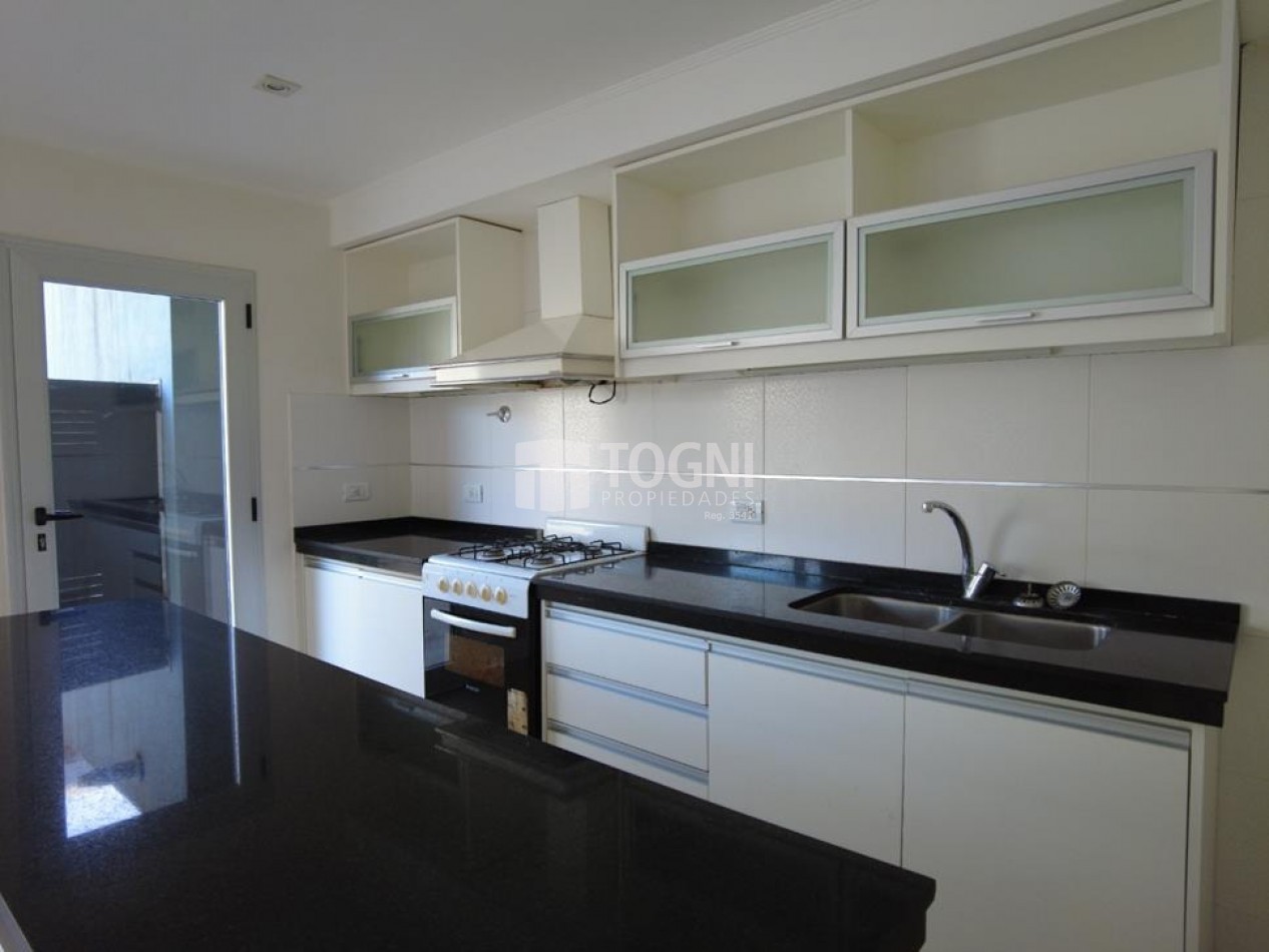 VENTA DUPLEX EXCELENTE ESTADO...BALCARCE
