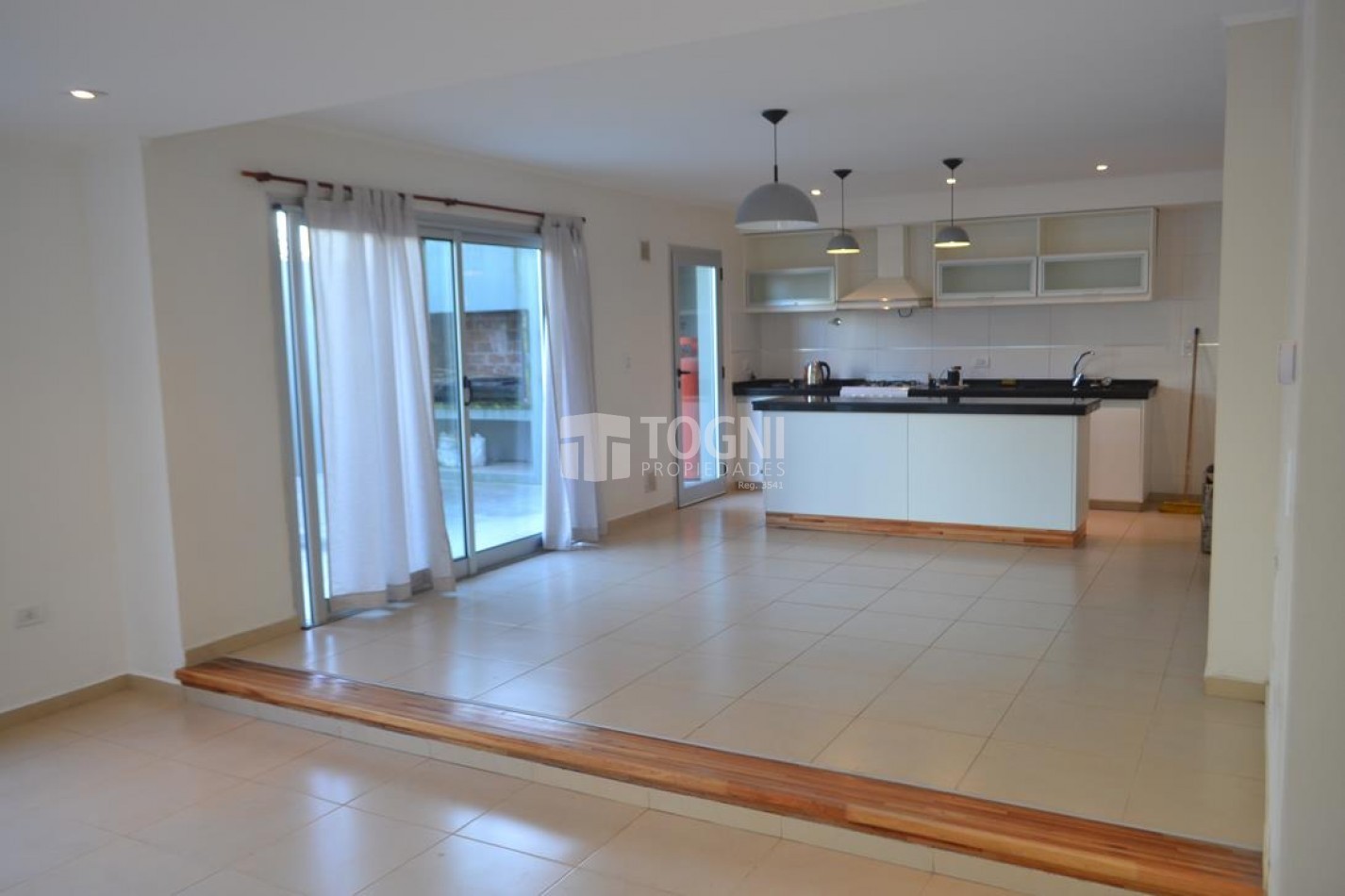 VENTA DUPLEX EXCELENTE ESTADO...BALCARCE