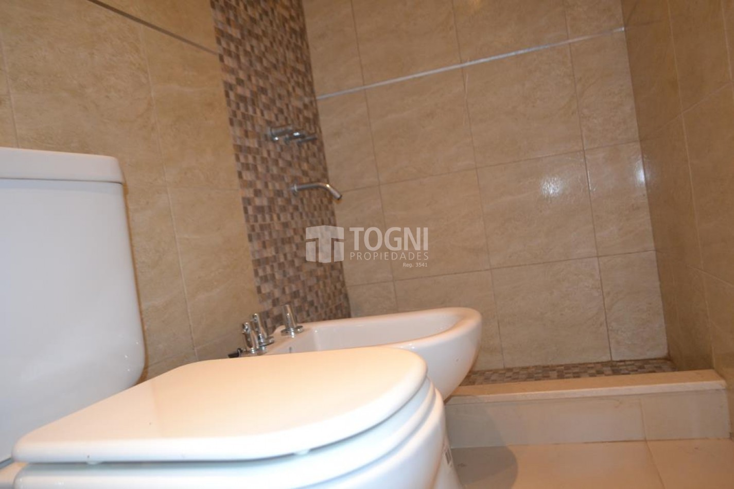 VENTA DUPLEX EXCELENTE ESTADO...BALCARCE