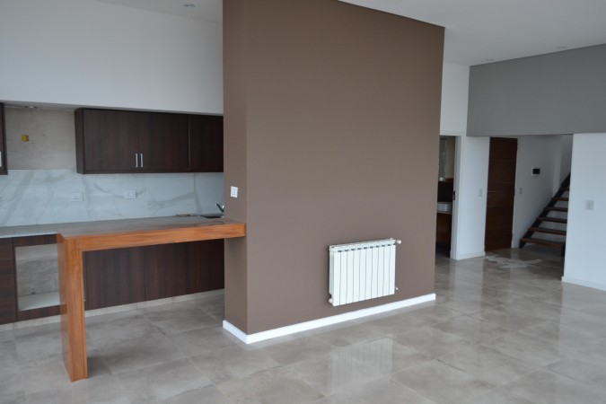 VENTA PENTHOUSE EDIFICIO ROCA. BALCARCE 