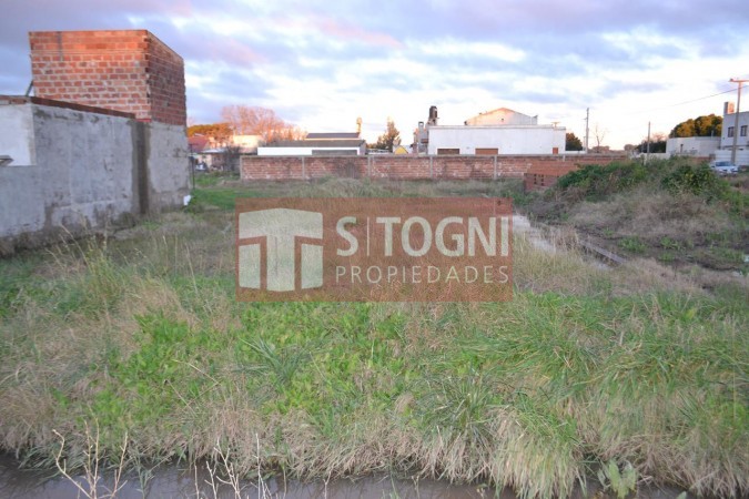 VENTA TERRENO c/ CIMIENTOS, 12,50 x 25...BALCARCE