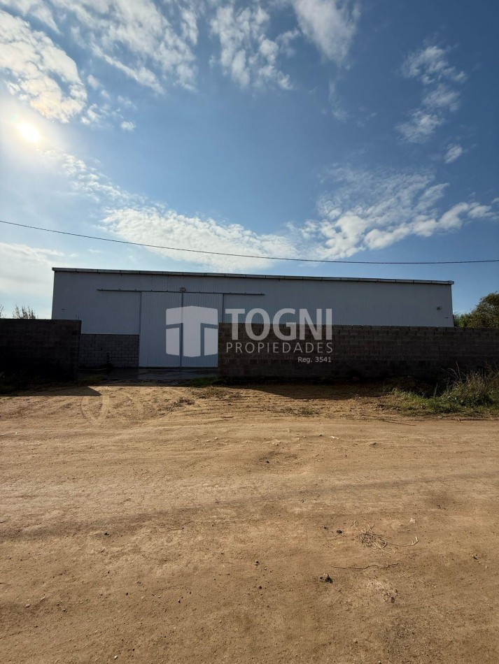 VENTA EXCELENTE GALPON DE 17m X 26,40m, SOBRE ESQUINA....BALCARCE!