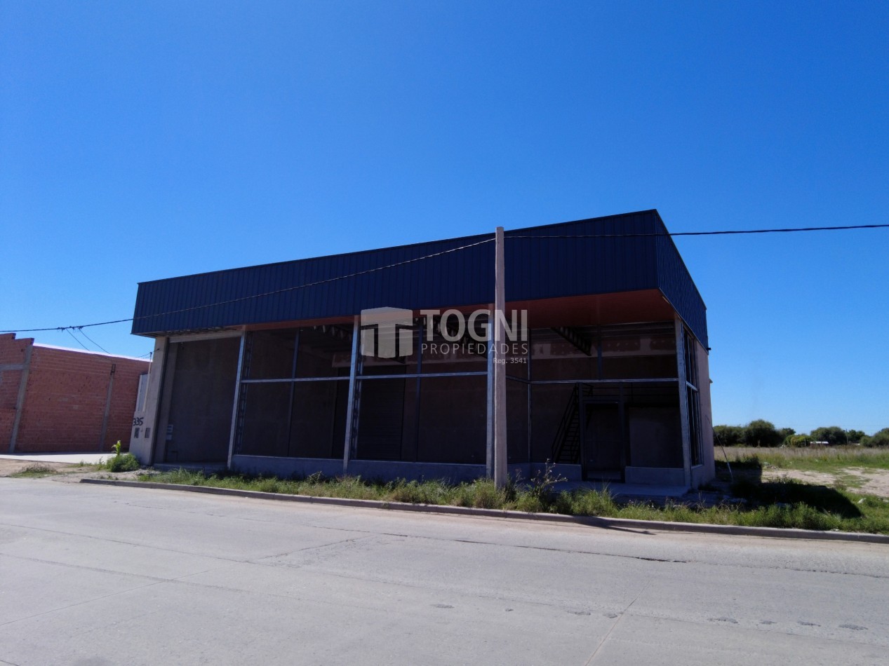 VENTA EXCELENTE GALPON SOBRE ESQUINA...BALCARCE!!
