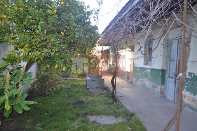 VENTA CASA ANTIGUA...BALCARCE