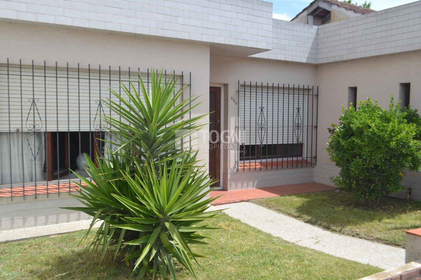 VENTA DE CASA CON MEJORAS!...BALCARCE