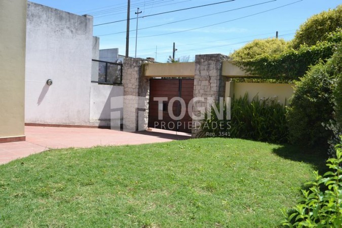 VENTA CASA LUMINOSA 