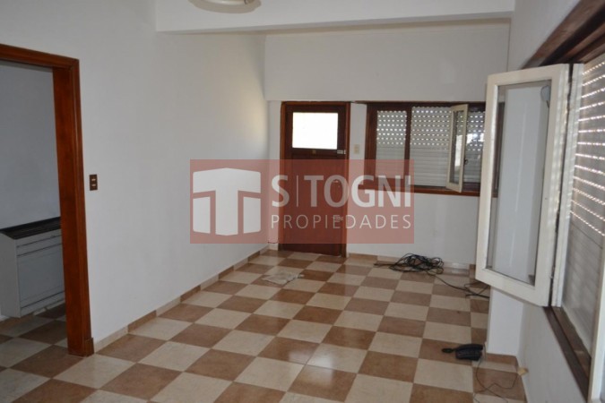 VENTA CASA MAS DEPTOS...BALCARCE