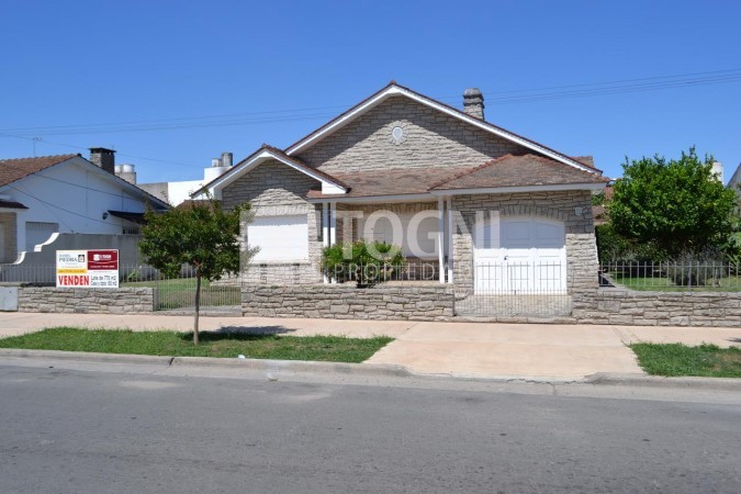 VENTA CHALET MAS DEPTO.