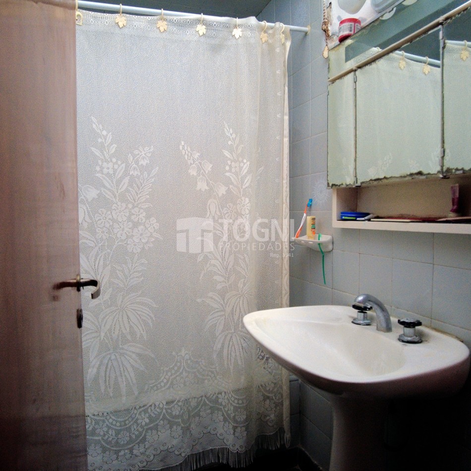 VENTA CASA + LOCAL...BALCARCE