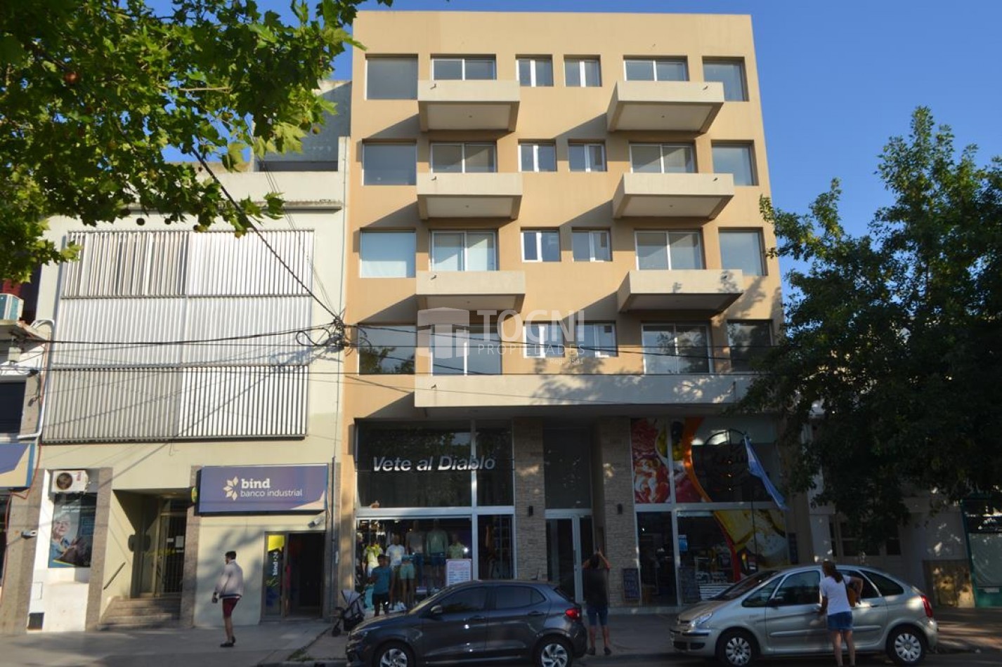 VENTA HERMOSO SEMIPISO DE 3 AMB CENTRO. BALCARCE !