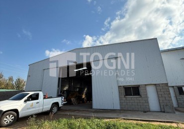 VENTA EXCELENTE GALPON DE 17m X 26,40m, SOBRE ESQUINA....BALCARCE!