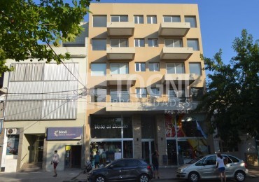 VENTA HERMOSO SEMIPISO DE 3 AMB CENTRO. BALCARCE !
